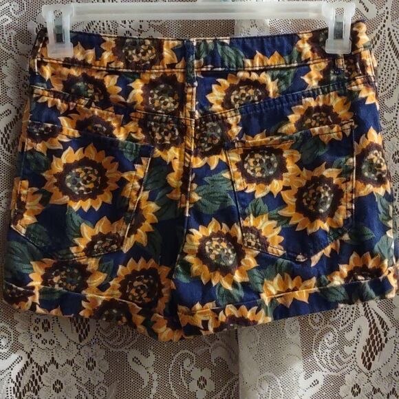 New Forever 21 Women's Size S Blue Yellow Sunflower print‎ cuffed shorts zip - Picture 5 of 9